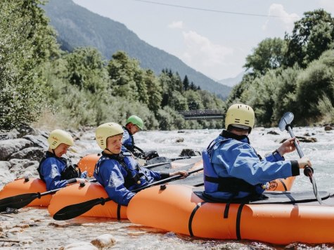 Wasserabenteuer mit dem Trekraft auf der Isar in der Alpenwelt Karwendel, © Alpenwelt Karwendel | Stephanie Bech