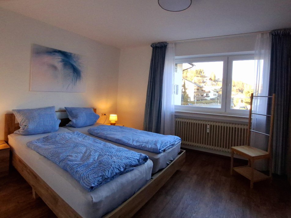 Schlafzimmer mit Panoramafenster