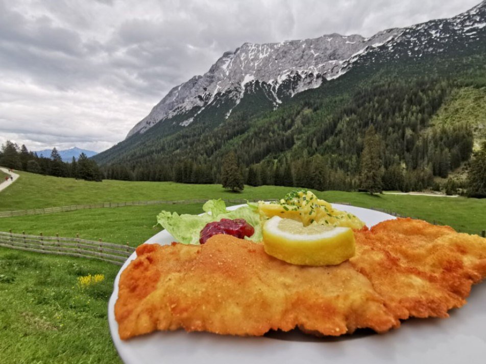 Schnitzel, © Gaistalalm/Viktoria Zausnig & Nikolai Kirschner Schnitzel, © Gaistalalm/Viktoria Zausnig & Nikolai Kirschner
