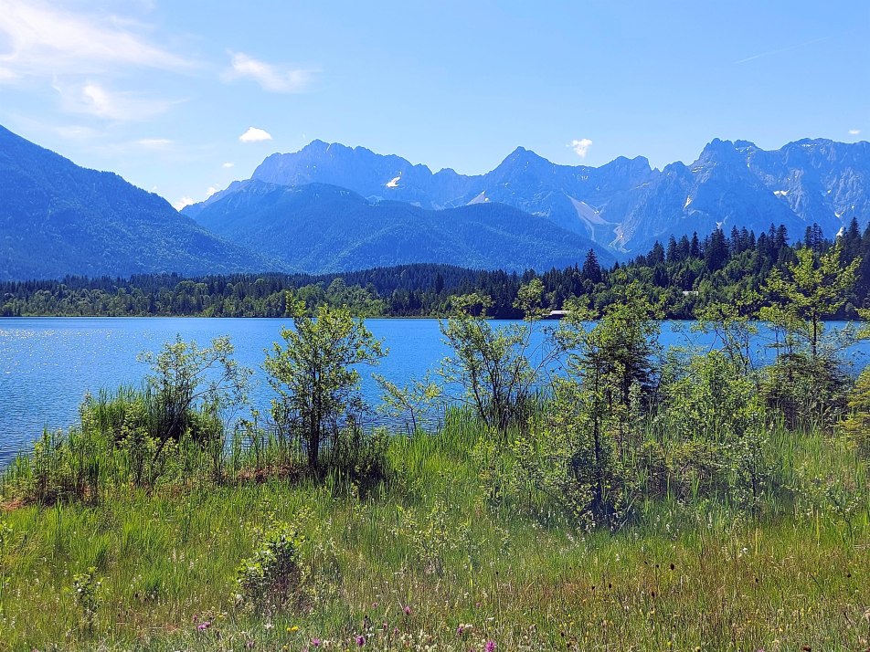Der Barmsee bei Krün im Sommer