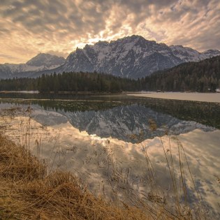 Winterstimmung am Lautersee bei Mittenwald mit Karwendel, © Alpenwelt Karwendel | Christoph Amberger Winterstimmung am Lautersee bei Mittenwald mit Karwendel, © Alpenwelt Karwendel | Christoph Amberger