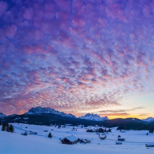 Blick aus der Alpenwelt Karwendel auf Wetterstein mit Zugspitze, © Alpenwelt Karwendel | Kriner & Weiermann