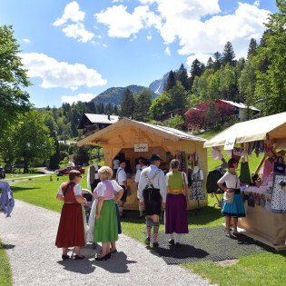 Market with huts, ©  Saitenstrassen e.V./ Hannes Magerstädt