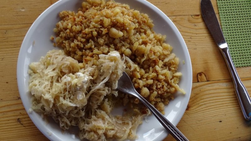 Der kulinarische Geheimtipp auf der Hochlandhütte „Traditioneller Hober mit Sauerkraut“, © Alpenwelt Karwendel | Andrea Schmölzer