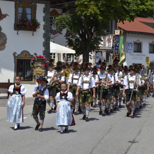 The Wallgau music as it moves through its hometown on the Isar, © Alpenwelt Karwendel | Wolfgang Kunz 