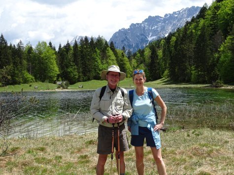 Steve mit unserer Andrea am Ferchensee, © Alpenwelt Karwendel | Andrea Schmölzer