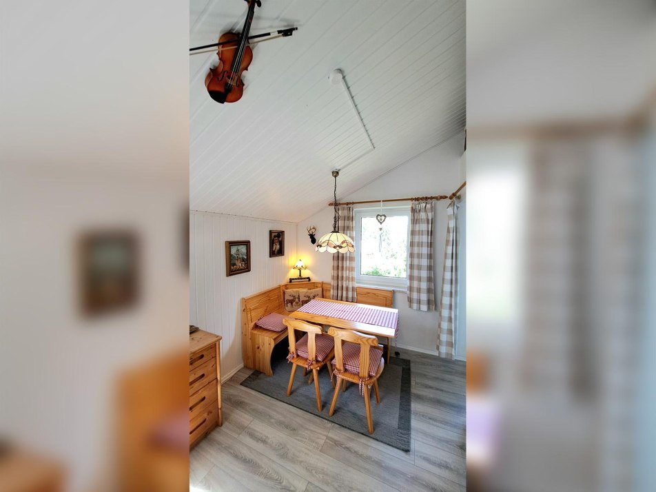 2025-Ferienwohnung-Mittenwald-Karwendelherzen-Sitz