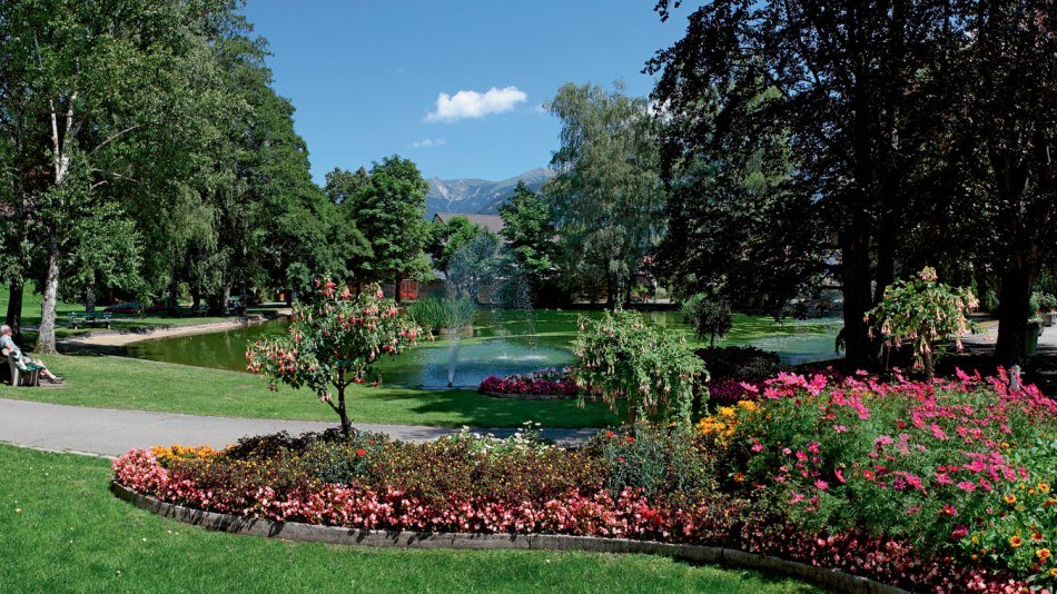 Der Kurpark an der Mittenwalder Puit bietet Erholung, Konzerte und Veranstaltungen sowie einen Spielgolfplatz., © Alpenwelt Karwendel | Rudolf Pohmann