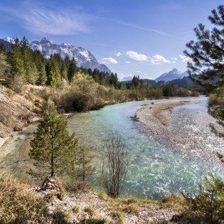 Views of the crystal clear Isar river can be found while hiking, cycling and mountaineering around Mittenwald, Krün and Wallgau, © Alpenwelt Karwendel | Wera Tuma