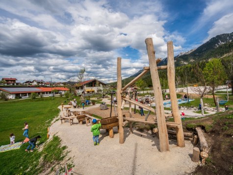 Der Spielplatz im Grieß nahe der Isar in Krün , © Alpenwelt Karwendel | Hannes Holzer