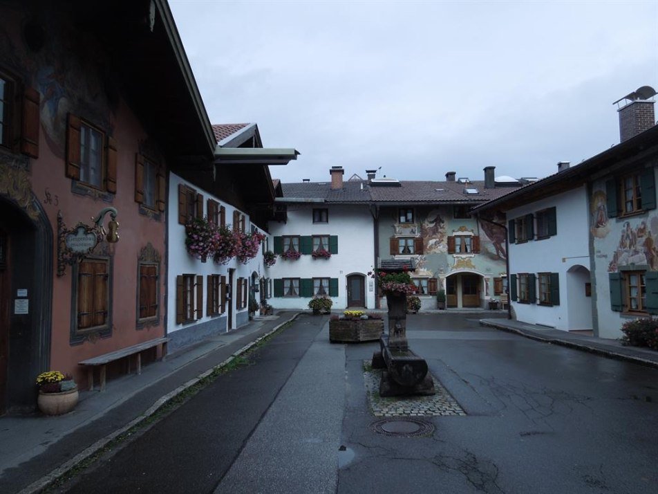 Ballenhausgasse mit Geigenbaumuseum