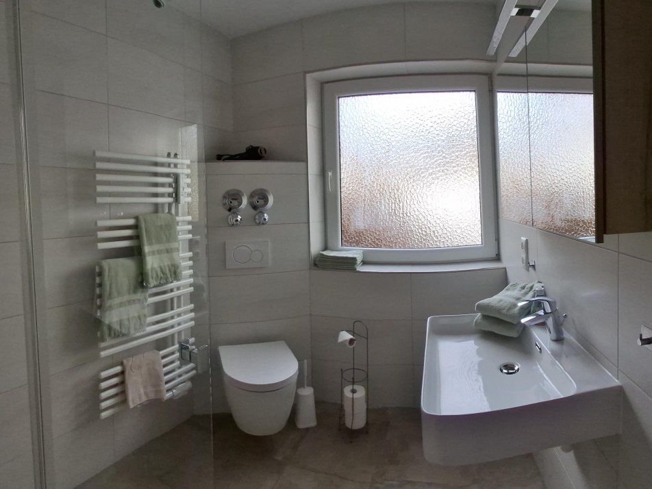 Badezimmer mit Tageslicht