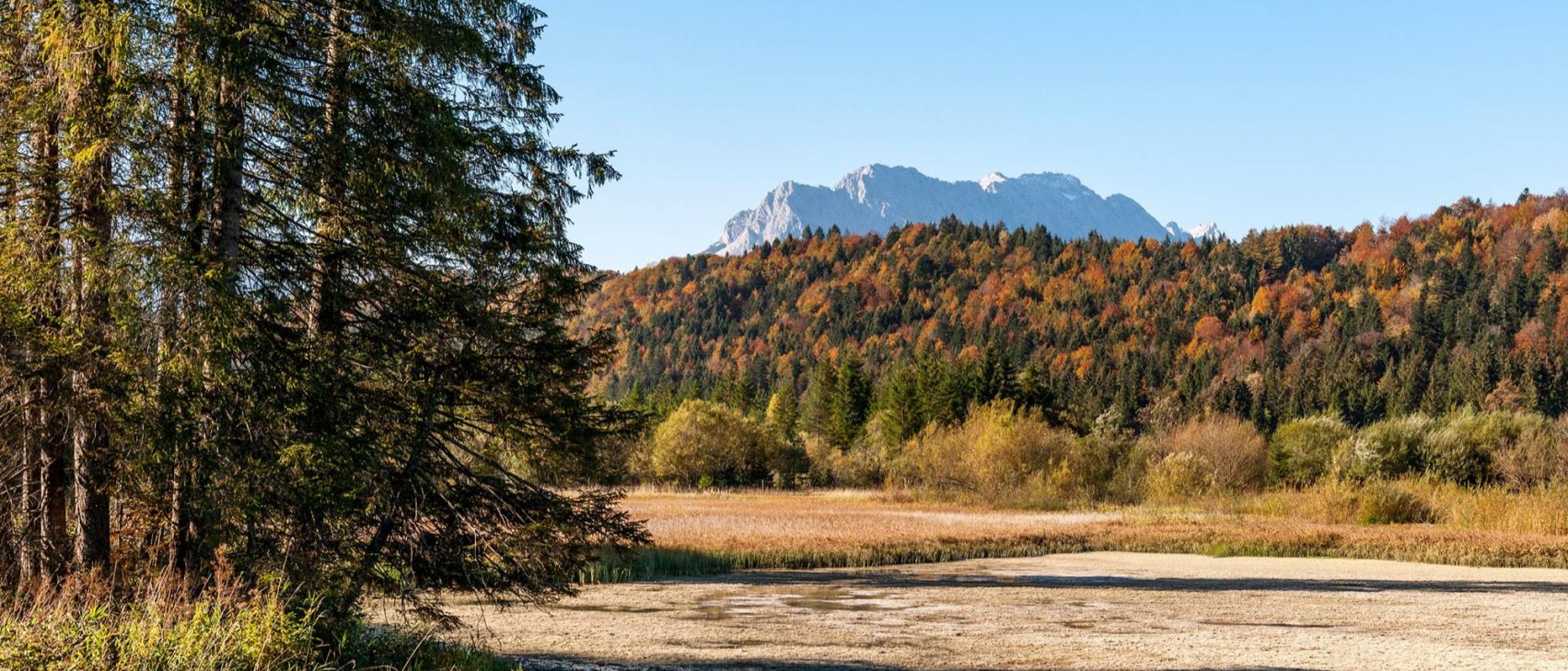 Isarstausee bei Krün im Herbst, © Alpenwelt Karwendel | bayern.by_Gregor Lengler