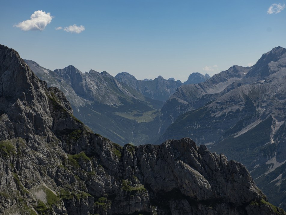 Aussicht vom Passamani Rundweg über Mittenwald, © Alpenwelt Karwendel | Philipp Gülland, PHILIPP GUELLAND