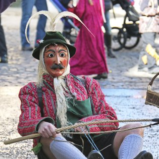 Pfannenzieher beim Maschkeratreiben in der Alpenwelt Karwendel, © Alpenwelt Karwendel | Wera Tuma Pfannenzieher beim Maschkeratreiben in der Alpenwelt Karwendel, © Alpenwelt Karwendel | Wera Tuma