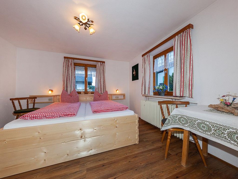 Schlafzimmer 1