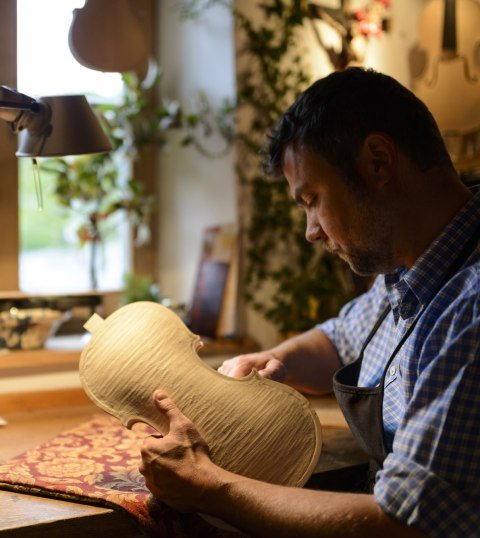 An existing tradition - Violin making in Mittenwald, © Alpenwelt Karwendel | Zugspitz Region