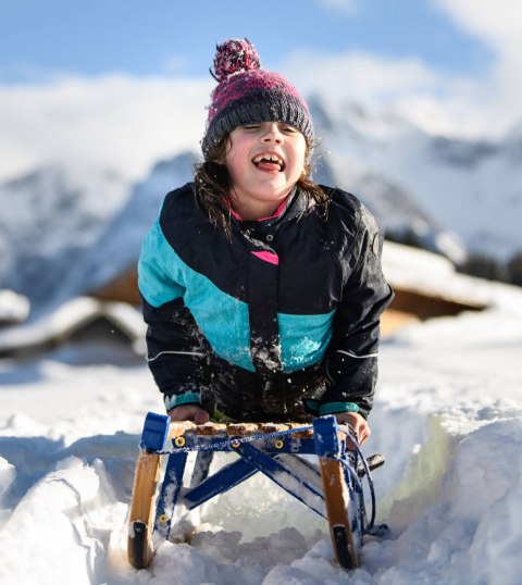 In the Alpenwelt Karwendel there are plenty of tracks and hills for extensive tobogganing and sledging fun, © Alpenwelt Karwendel | Philipp Gülland