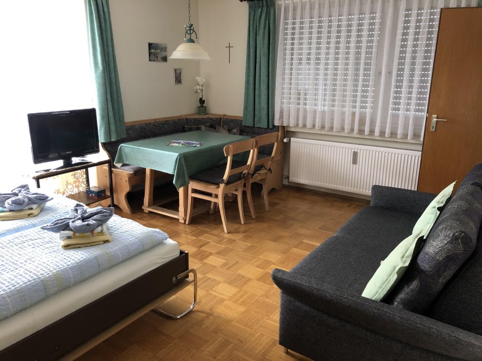 Wohn- und Schlafzimmer