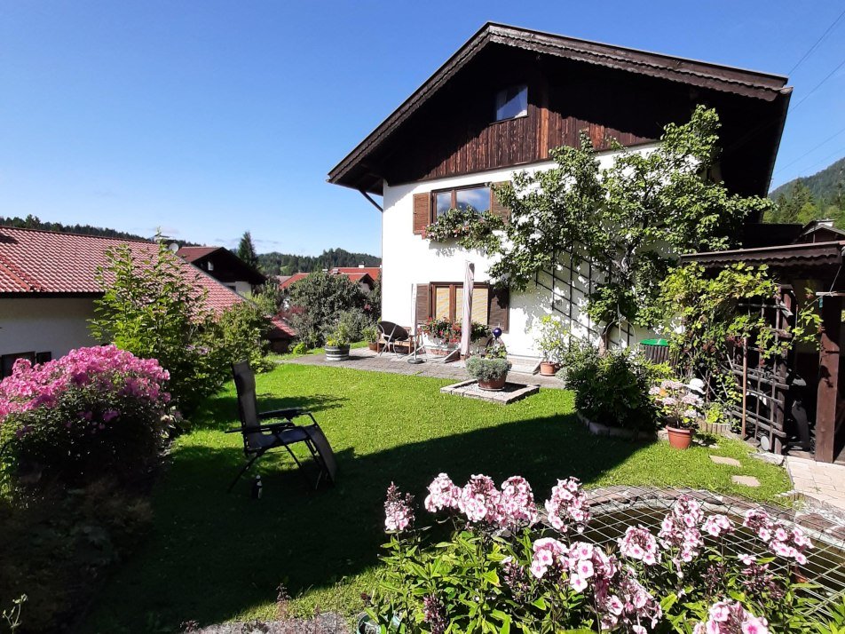 Wohnhaus Außenansicht 2 Wohnhaus Außenansicht 2