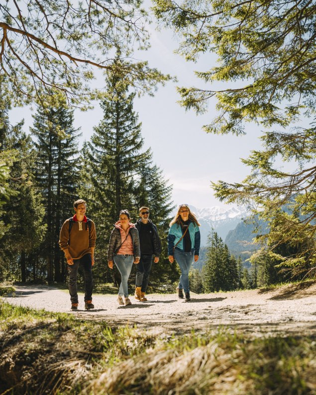 Hiking trail to Kranzberg above Mittenwald in Upper Bavaria, © Alpenwelt Karwendel | Kristof Göttling