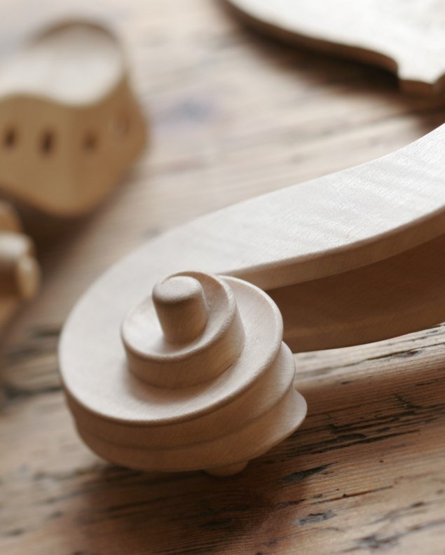 Geigenhals im Rohzustand vor der Weiterverarbeitung, © Alpenwelt Karwendel / Wolfgang Pfisterer