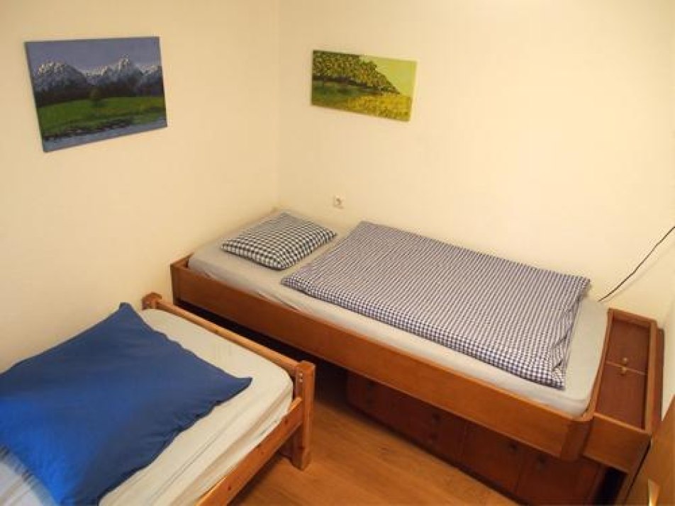 Schlafzimmer 2 (2 einzelne Betten: je 0,9 m x 2 m)
