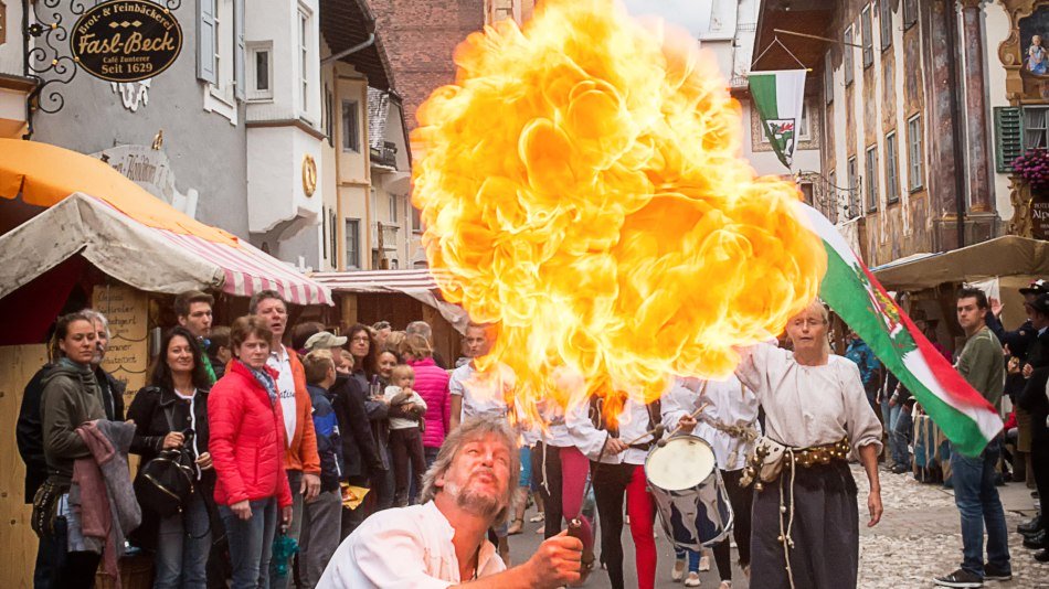 Alle 5 Jahre findet der mittelalterliche Bozner Markt in Mittenwald statt, © Alpenwelt Karwendel | Wera Tuma