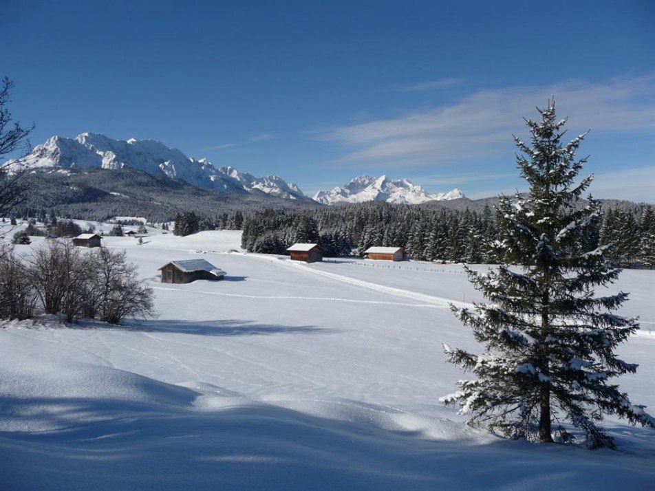 Blick zum Wetterstein mit Zugspitze