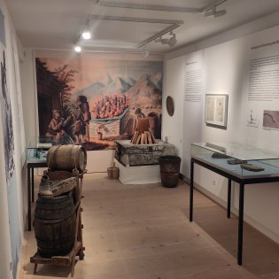 Sonderausstellung „Der Stein, der brennt und heilt. Ölschieferbergbau im Karwendel", © Geigenbaumuseum Mittenwald