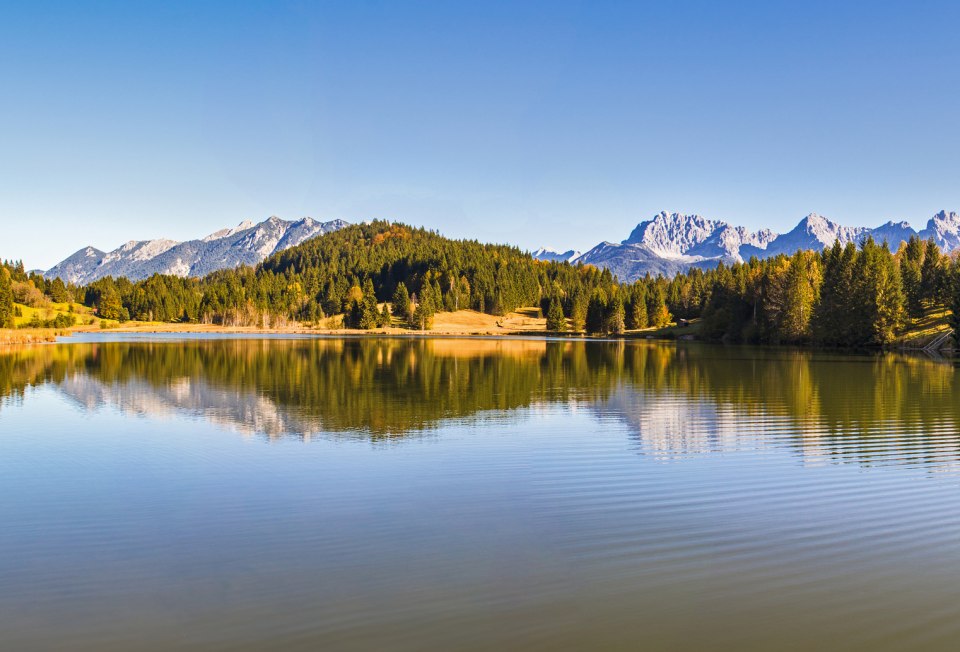 Der Geroldsee, auch Wagenbruchsee genannt zwischen Garmisch-Partenkirchen und Mittenwald, © Alpenwelt Karwendel | Wera Tuma