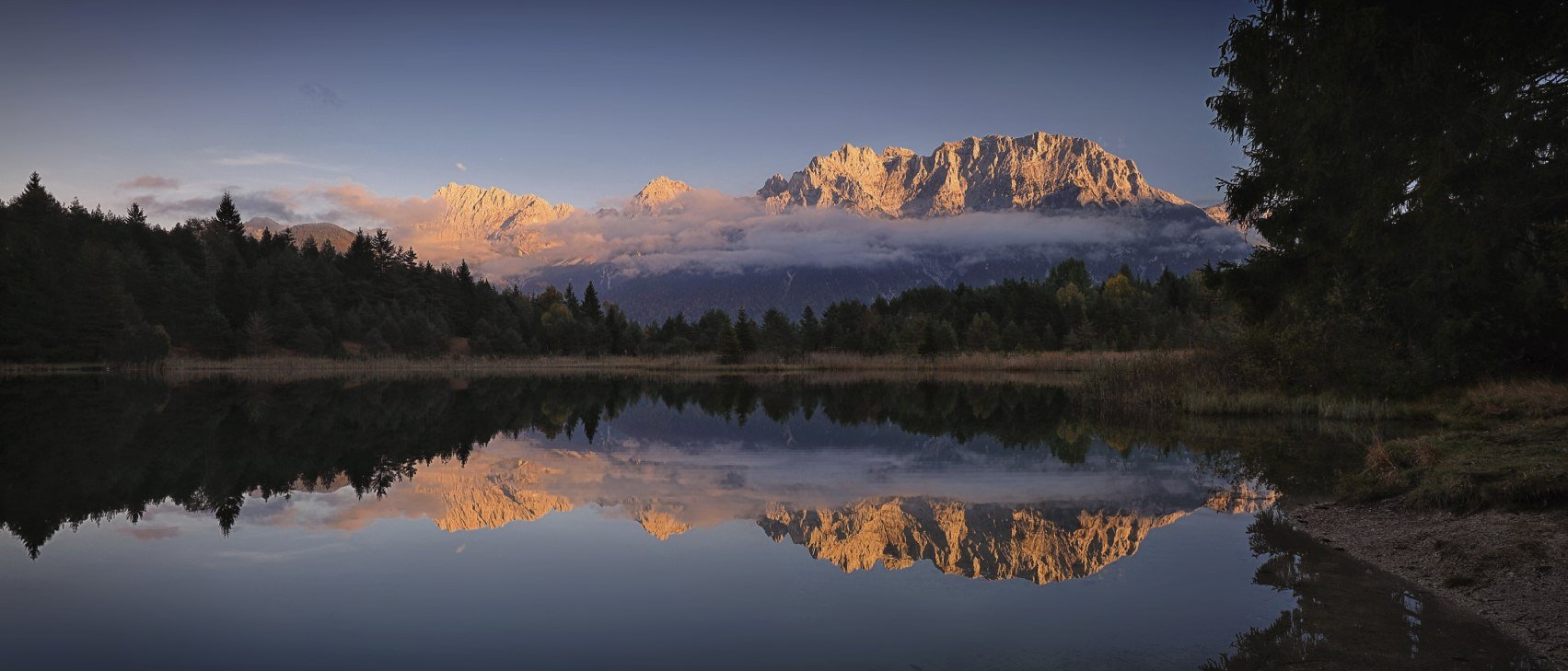 Luttensee im Herbst in Abendstimmung, © Alpenwelt Karwendel | Rudolf Pohmann