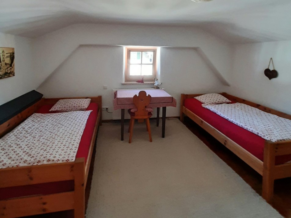 Doppelzimmer mit zwei Einzelbetten