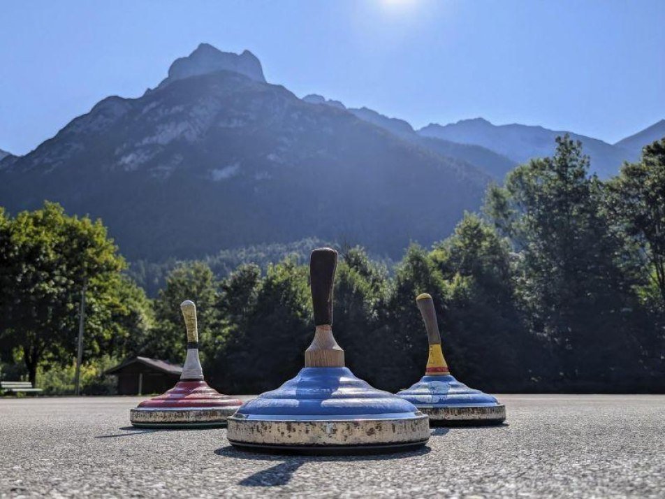 Asphaltschießen im Riedboden, © Alpenwelt Karwendel / Isabell Prior Asphaltschießen im Riedboden, © Alpenwelt Karwendel / Isabell Prior