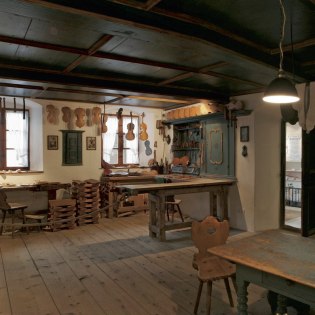 Originalgetreu ausgestattete Schauwerkstatt im Geigenbaumseum , © Alpenwelt Karwendel / Wolfgang Pfisterer