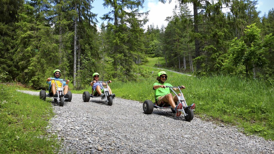 Die Mountaincarts am Hohen Kranzberg in Mittenwald sind ein Spaß für die ganze Familie, © Alpenwelt Karwendel | KEW - Rudolf Pohmann Die Mountaincarts am Hohen Kranzberg in Mittenwald sind ein Spaß für die ganze Familie, © Alpenwelt Karwendel | KEW - Rudolf Pohmann