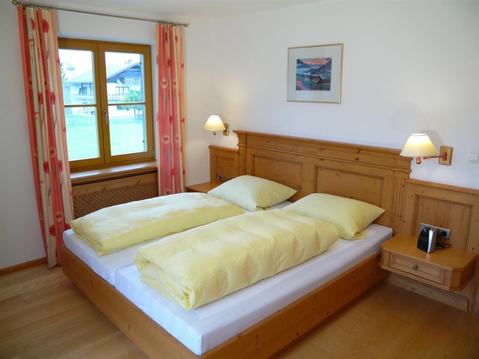 Schlafzimmer Fewo Esterberg, © Schmitt, Krün