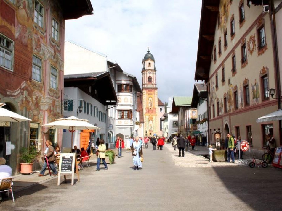 Fußgängerzone in M ittenwald