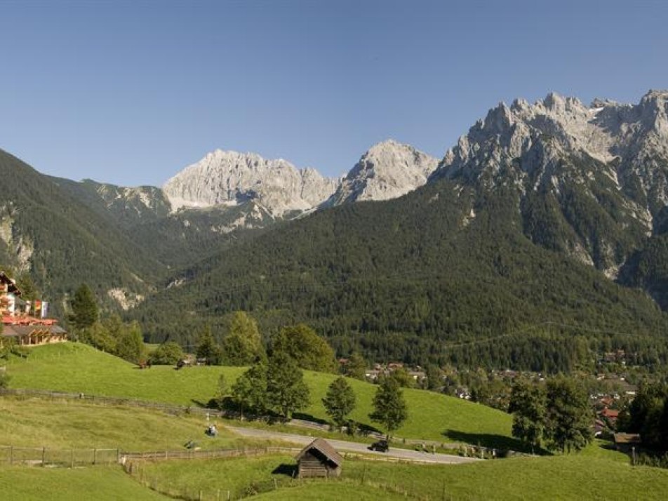 Einzigartiger Blick auf Karwendel & Mittenwald