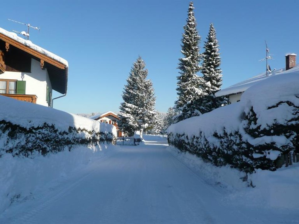 Straße im Winterkleid