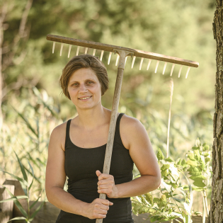 Die herzliche Landwirtin Annemarie Noder aus Mittenwald, © Philipp Gülland