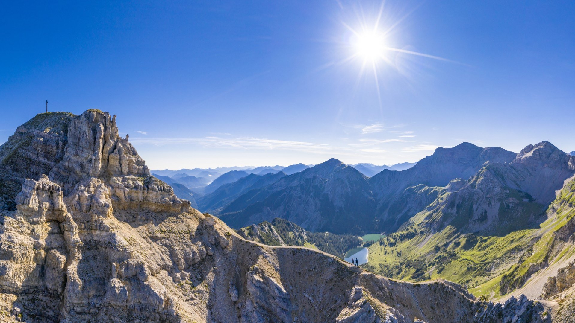 Ausblicke von der Schöttlkarspitze bei Krün auf Soiernseen, © Alpenwelt Karwendel | Kriner-Weiermann