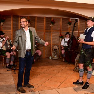 Kultureller Leiter Carsten Gerhard mit Moderator Korbinian Sprenger Haus des Gastes , © Philipp Güland