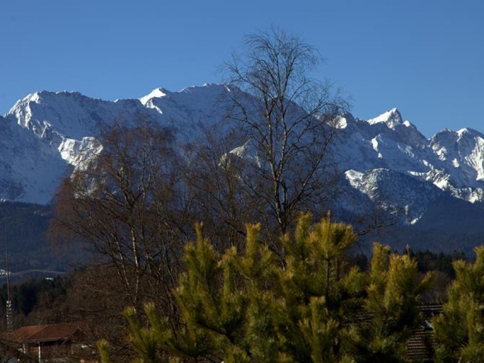 Balkon-Aussicht zum Wetterstein, © Hans Buchwieser