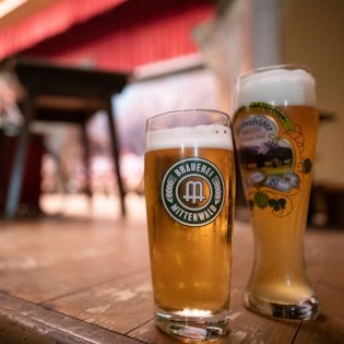 Mitenwalder Helles und Werdenfelser Weiße aus der Brauerei Mittenwald, © Alpenwelt Karwendel | Phipipp Gülland