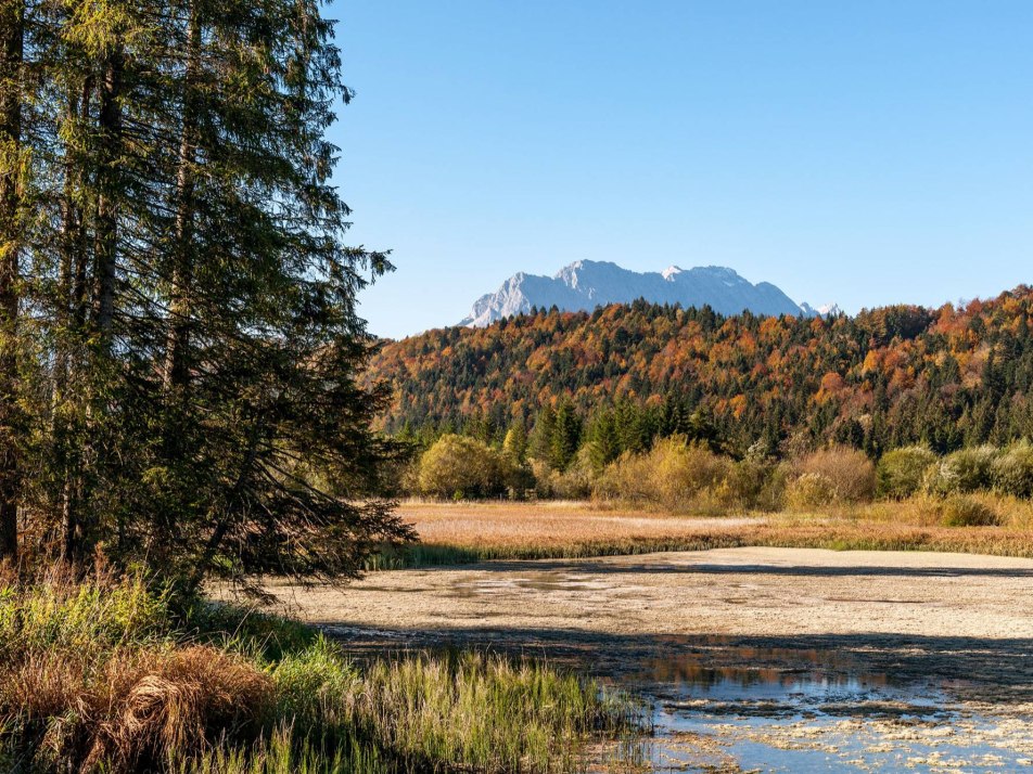 Isarstausee bei Krün im Herbst, © Alpenwelt Karwendel | bayern.by_Gregor Lengler