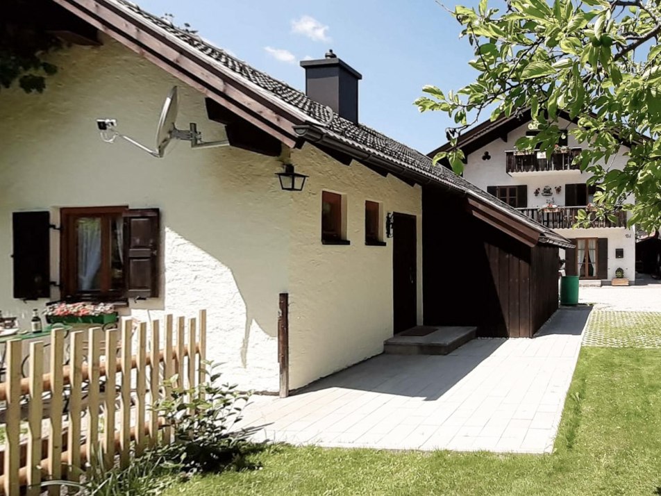 Eingang mit Haupthaus