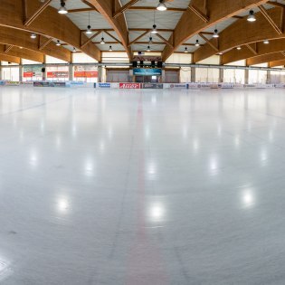 Die große Kusteisfläche im Eisstadion Mittenwald, © Arena Mittenwald GmbH