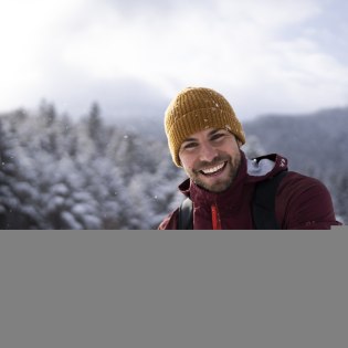 Winter in den Bergen - Schneeballschlacht im Schnee der Alpenwelt Karwendel, © Alpenwelt Karwendel | kreativ-instinkt.de