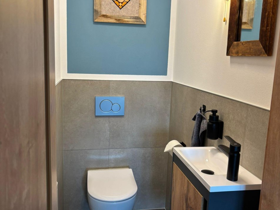 1579767d-4448-47c6-8ce4-be8d12dff98f 1579767d-4448-47c6-8ce4-be8d12dff98f